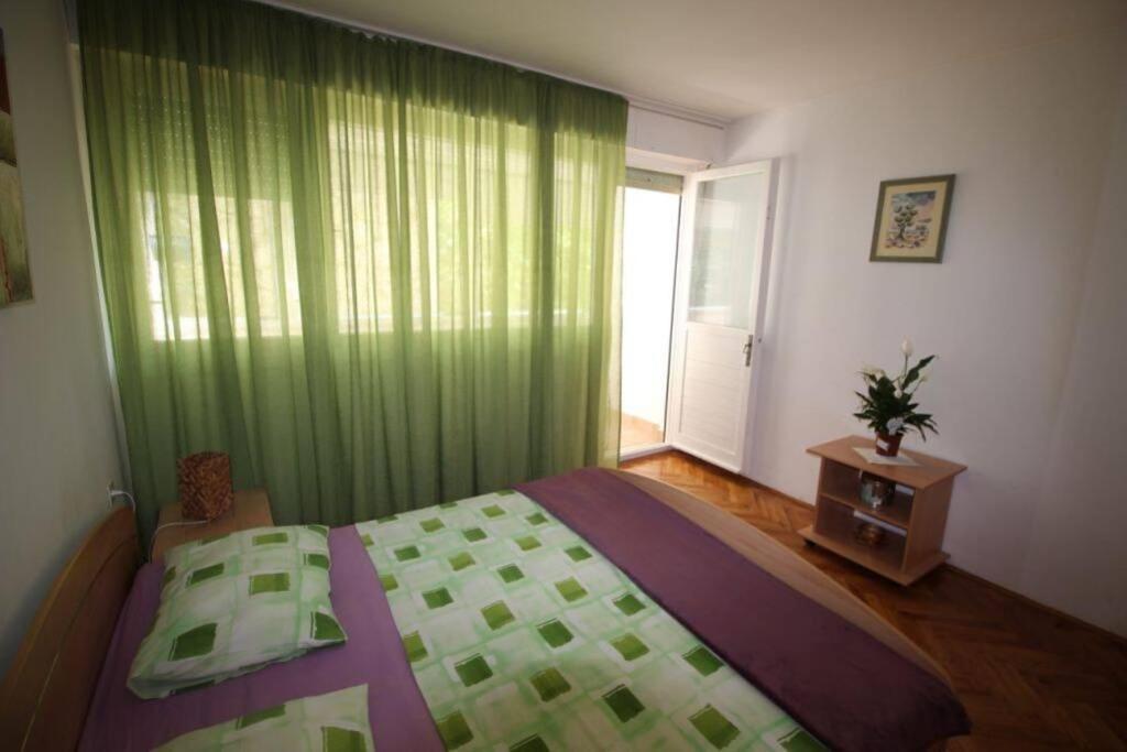 Old City/Beach 13 Minutes Away, Parking, For 4 Split Exterior foto